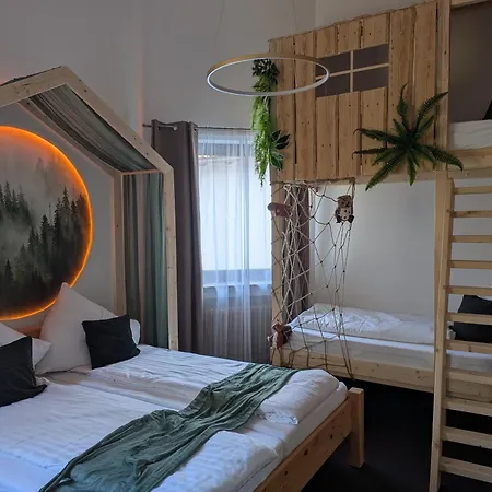 Baumhaus * Schönau an der Brend